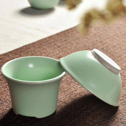 Ru Ci Porcelain Tea Strainer with Base - Premium Green Matte Finish - TEAMOO